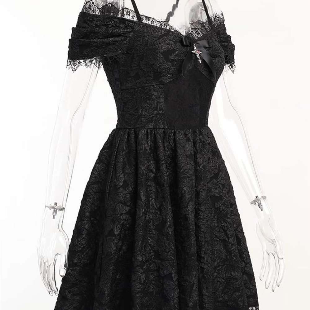 Elegant Black Lace Goth Dress - Picture 5 of 12